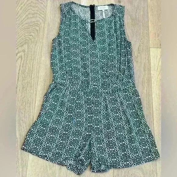 Laundry by Shelli Segal Romper Sleeveless Black and White Design Size 2 - Picture 1 of 12